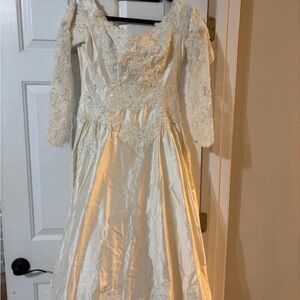 Elegant White Lace Wedding Dress